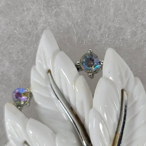 Vintage Classic Elegant Sophisticated White Enamel Rhinestones Leaf Brooch Pin - Picture 4 of 6